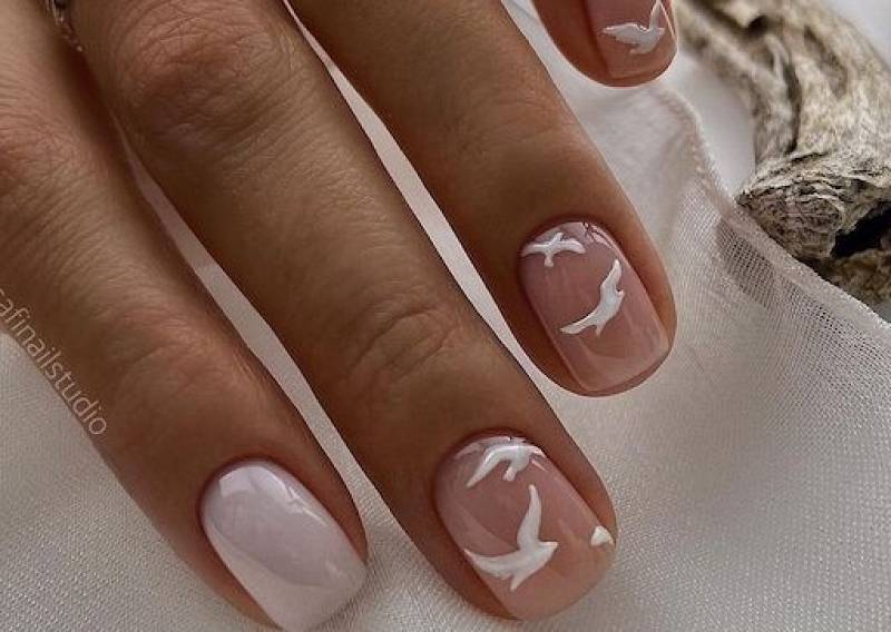70+ Wedding Nails For Brides : Glitter French Pearl Nails
